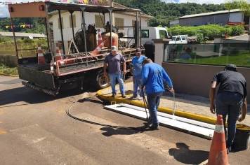 Ruas de Sede Dourado tem sinalização recuperada