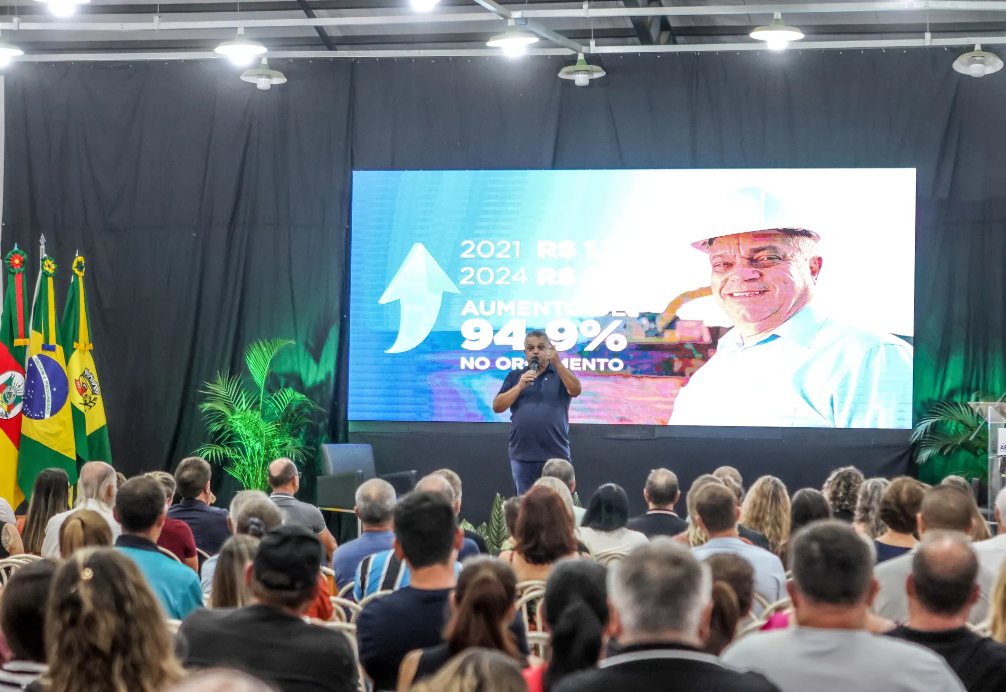 Público lota CTG de Aratiba para palestra com João Rodrigues