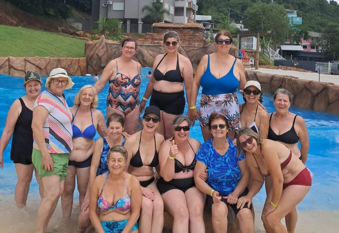 Monitoras de grupos de idosos recebem homenagem em viagem especial