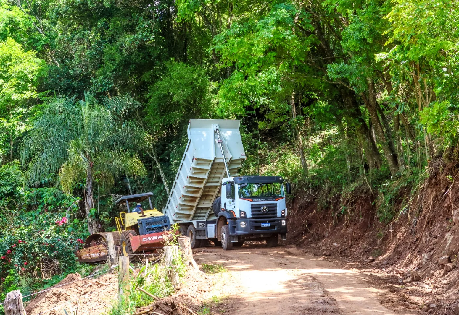 Aratiba realiza melhorias em estradas do interior