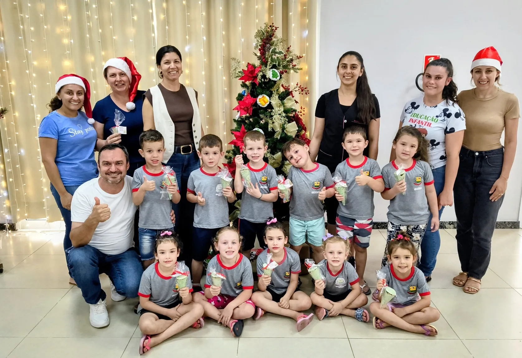 Oficina de Natal encanta crianças em Aratiba