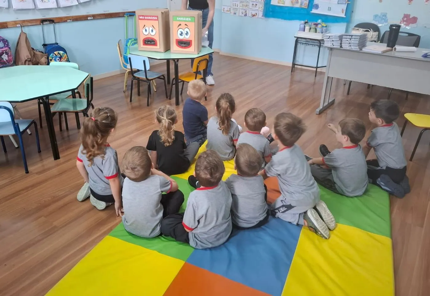 A Prefeitura Municipal de Aratiba, por meio da Secretaria de Educação, realizou uma atividade lúdica com os estudantes do maternal da Escola Municipal de Educação Infantil Pingo de Gente, conduzida pela nutricionista Júlia Beltrame Tomazoni, com o objetiv