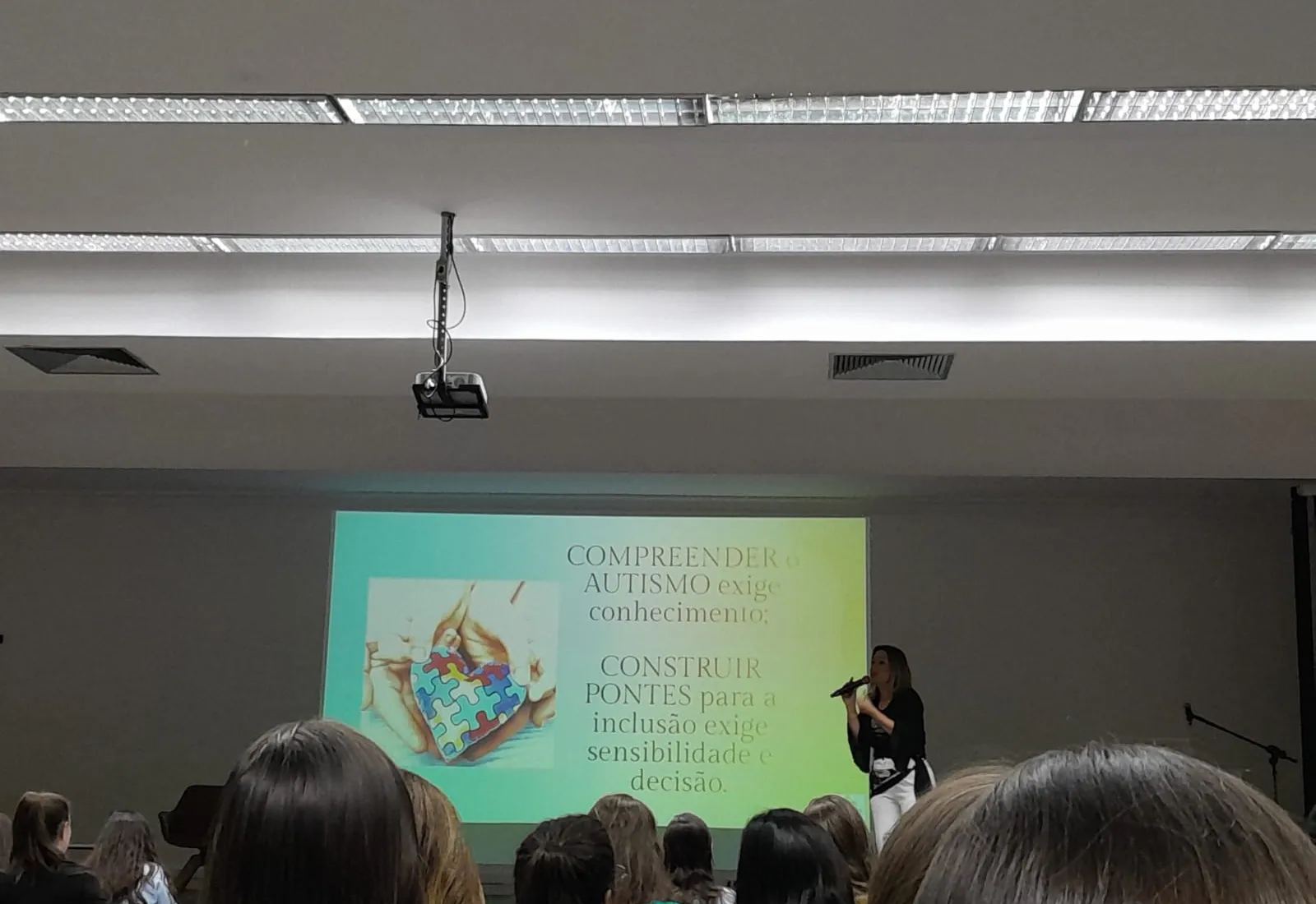 Aratiba marca presença no Seminário Abril Azul em Passo Fundo