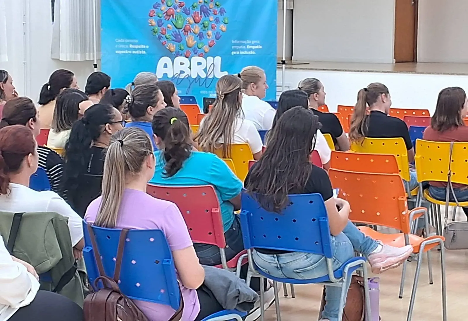 As Secretarias Municipais de Saúde e Educação de Aratiba realizam palestra alusiva ao Abril Azul